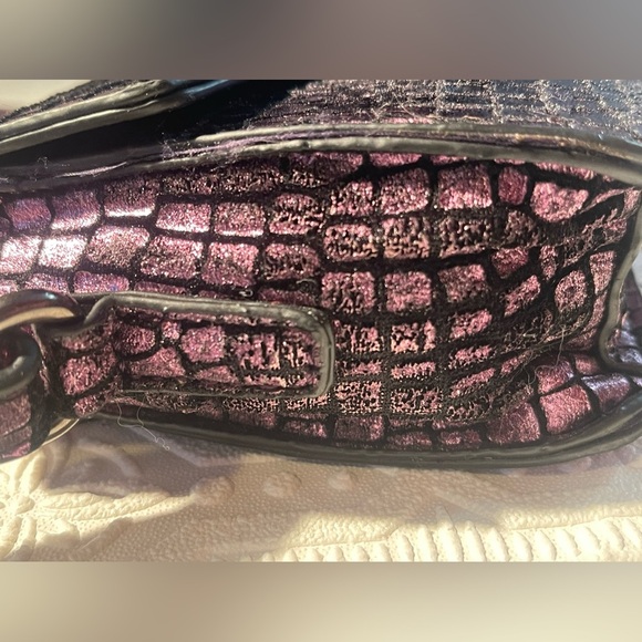 Emily and Noah Metallic Purple adjustable cross-body Purse - Picture 9 of 16